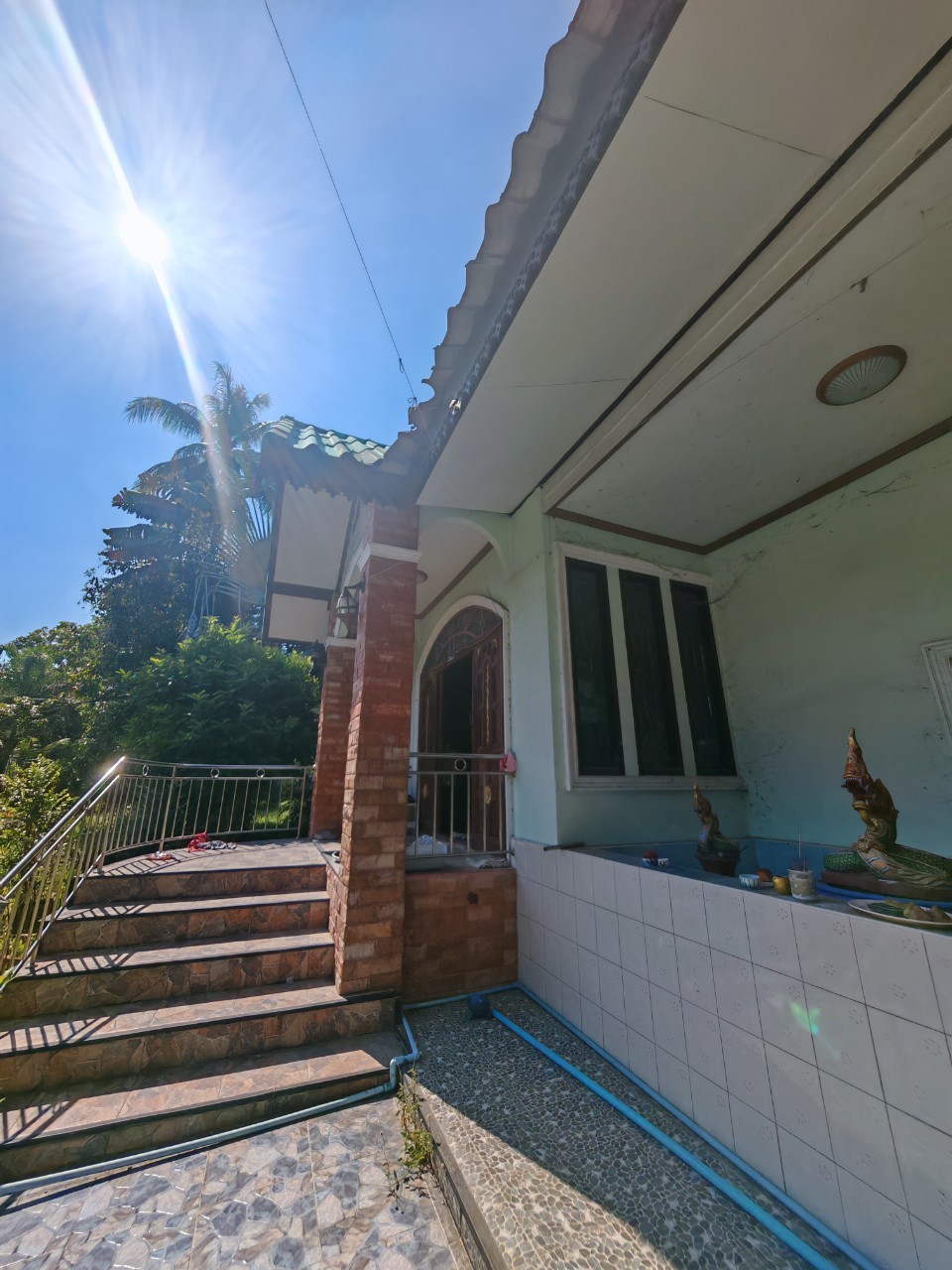 ขายที่ดินพร้อมสิ่งปลูกสร้าง ติดถนน จังหวัดนครศรีธรรมราช