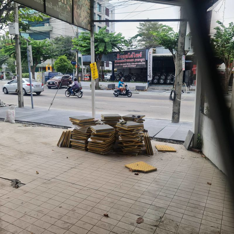 ขายหรือให้เช่าอาคารพาณิชย์ 4 ชั้น ติดถนนสุคนธสวัสดิ์ ราคาดีทำเลดีติดต่อผึ้งรติ โทร 061-941-9639