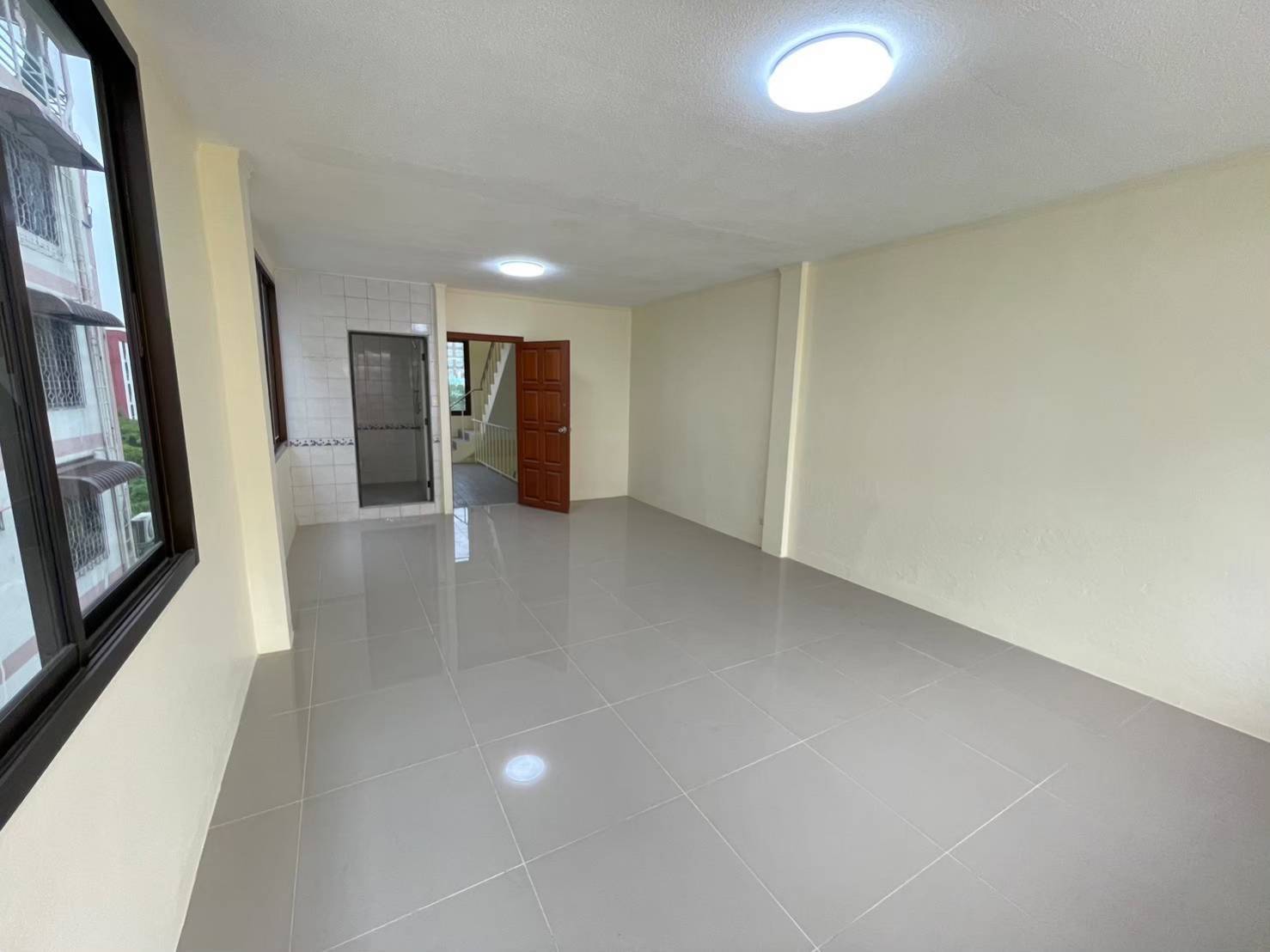 ขายอาคารพาณิชย์ 3ชั้นครึ่ง หลังมุม เขตบางพลัด จังหวัดกรุงเทพมหานคร 