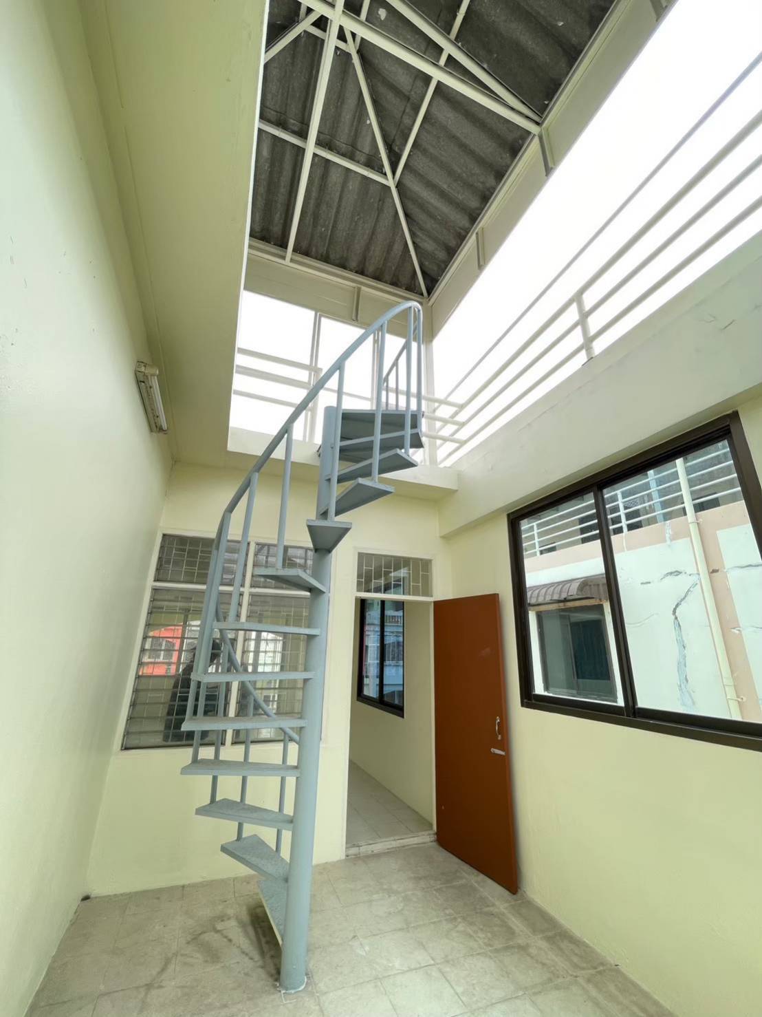 ขายอาคารพาณิชย์ 3ชั้นครึ่ง หลังมุม เขตบางพลัด จังหวัดกรุงเทพมหานคร 