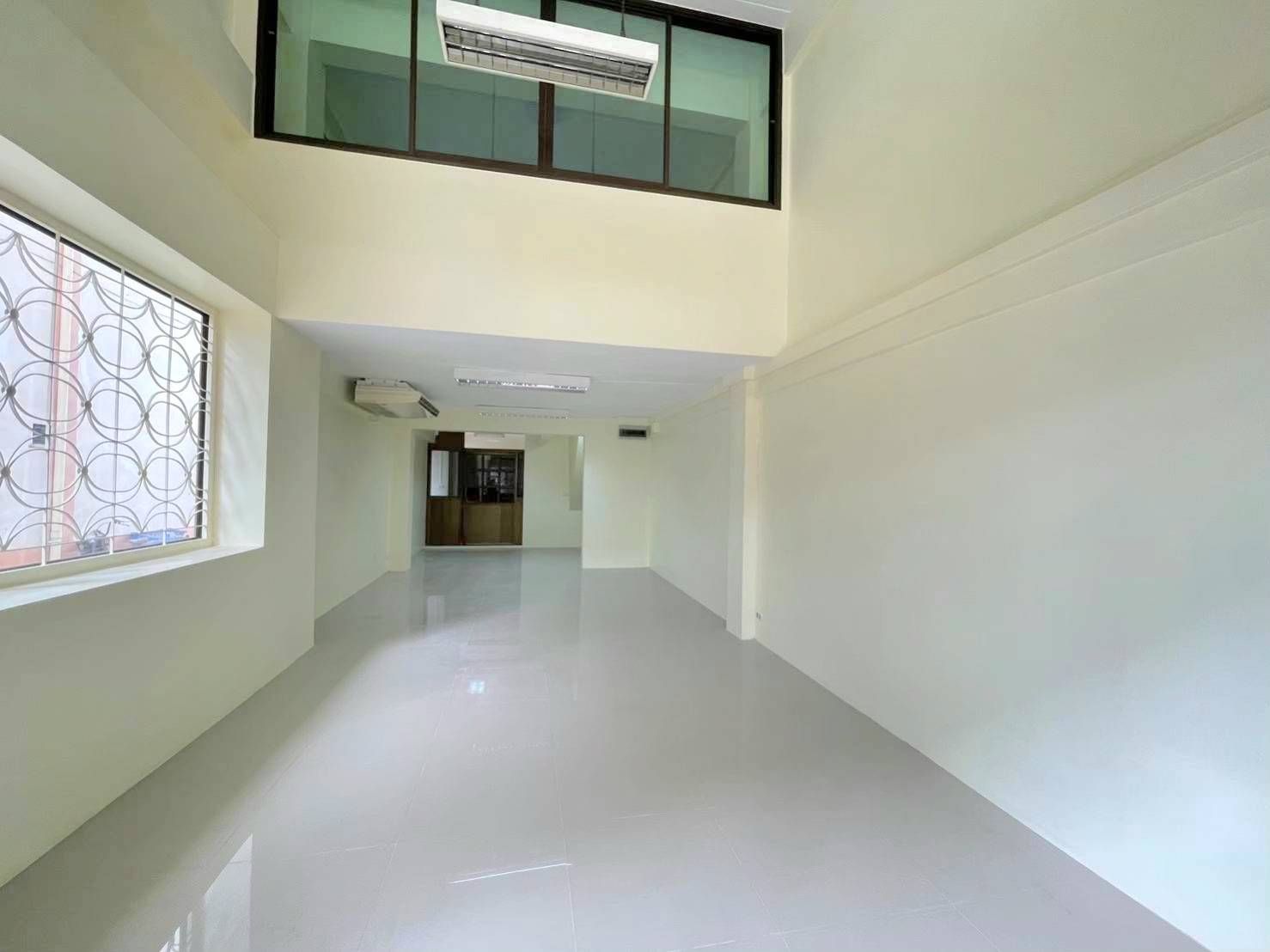 ขายอาคารพาณิชย์ 3ชั้นครึ่ง หลังมุม เขตบางพลัด จังหวัดกรุงเทพมหานคร 