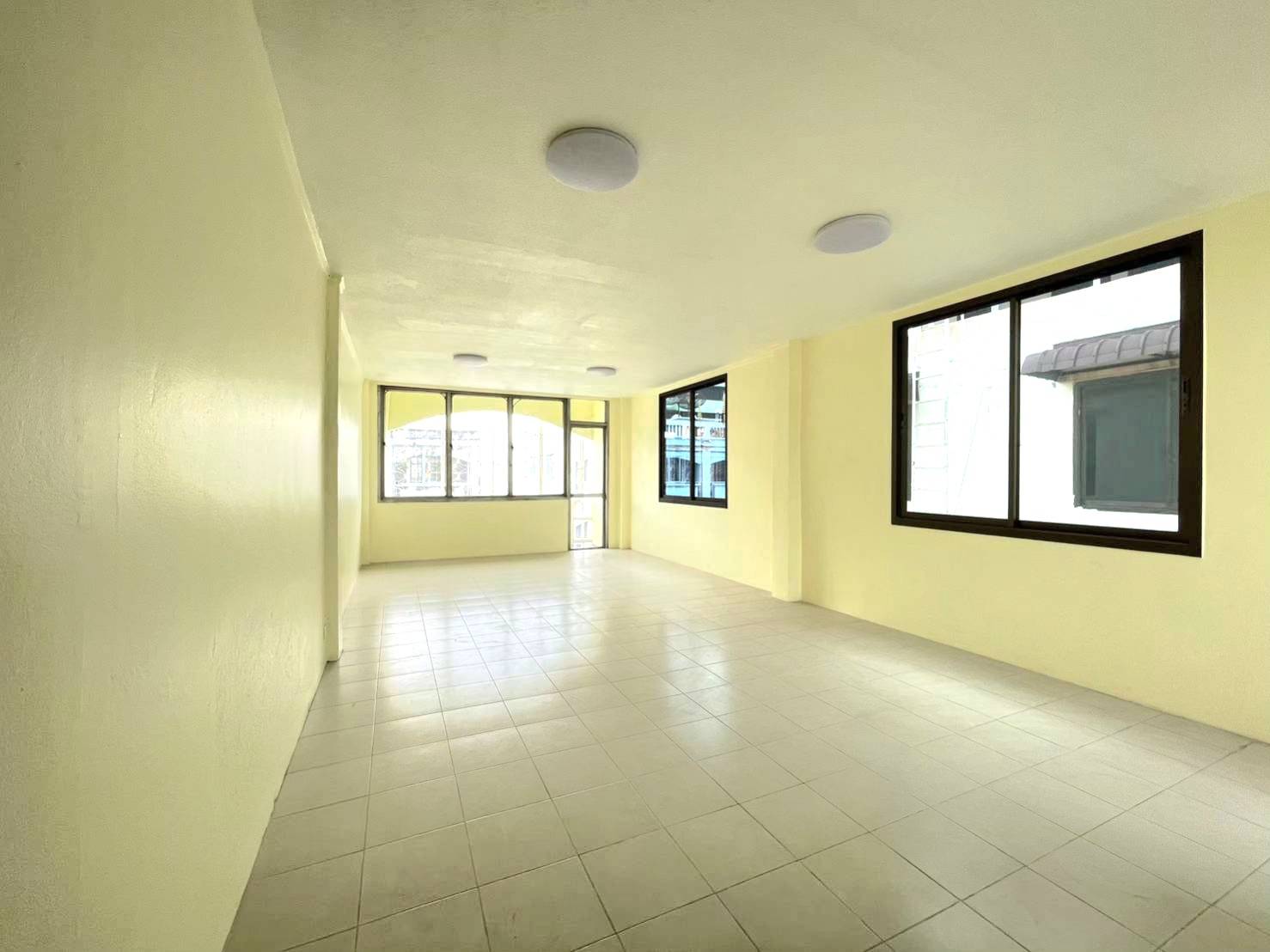 ขายอาคารพาณิชย์ 3ชั้นครึ่ง หลังมุม เขตบางพลัด จังหวัดกรุงเทพมหานคร 