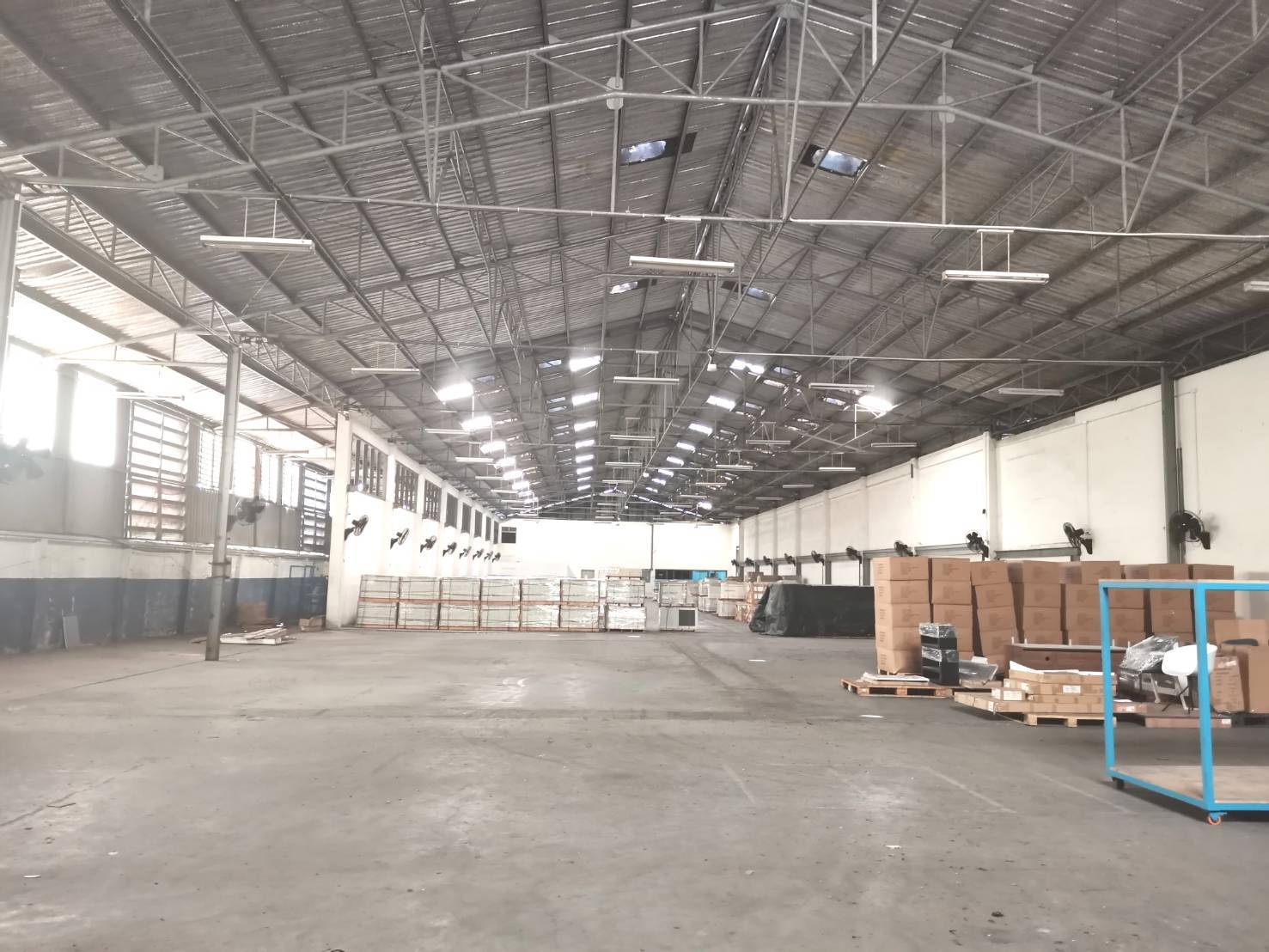 ขายที่ดินพร้อมสิ่งปลูกสร้าง ทำเลดี ติดถนนพหลโยธินกม.43 จังหวัดปทุมธานี