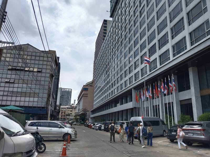 ขายอาคารสำนักงาน 8 ชั้น ถนนเพชรบุรี เขตพญาไท กรุงเทพมหานคร