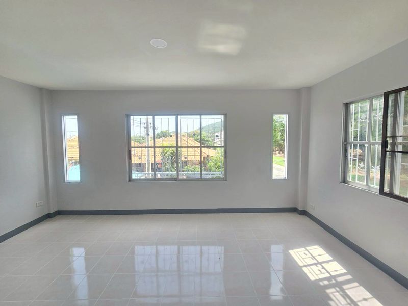 ให้เช่าทาวน์โฮม2ชั้นหลังริม  25,000/เดือน อำเภอศรีราชา จังหวัดชลบุรี