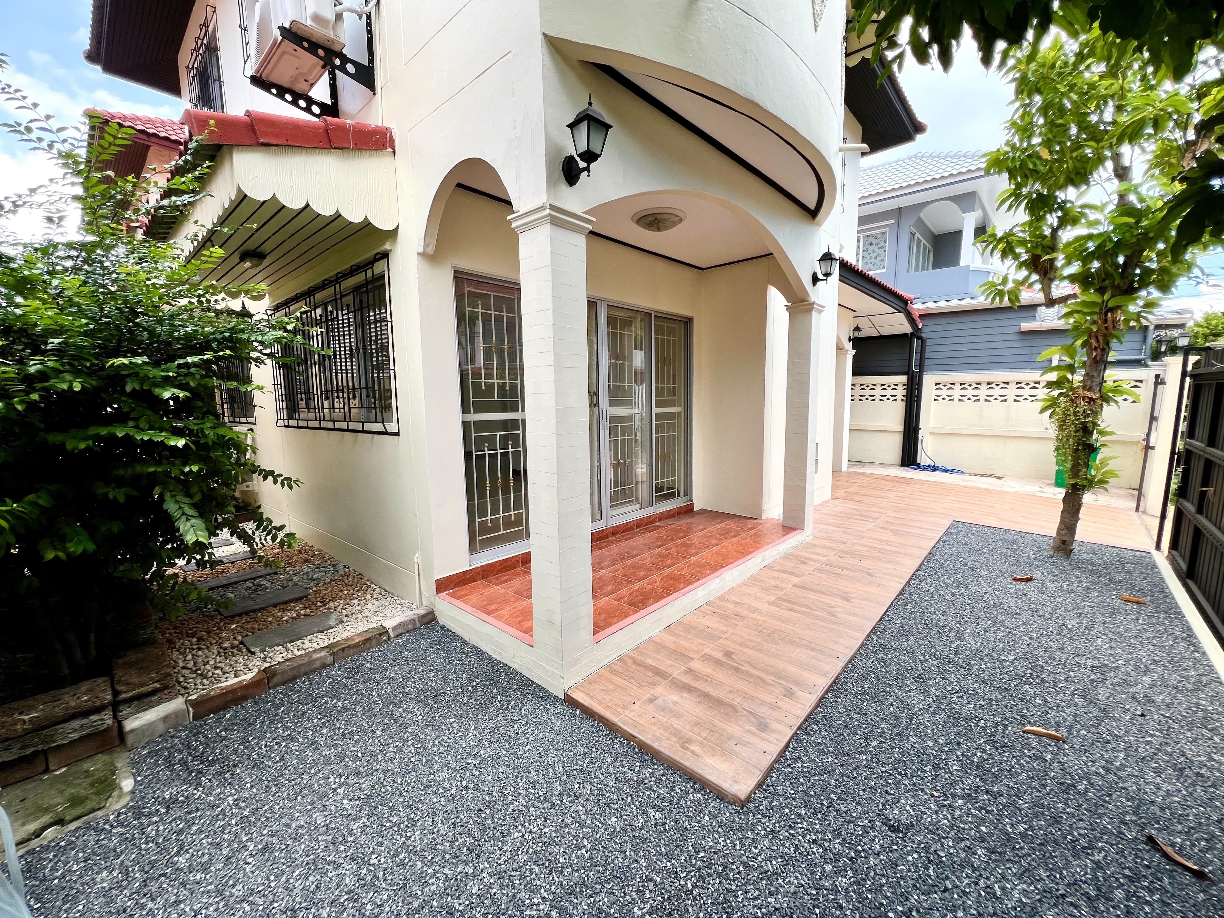 ขายด่วน! บ้านเดี่ยวรีโนเวตใหม่ทั้งหลัง ทำเลดี ซ.เพชรเกษม 69 เขตบางแค กรุงเทพ