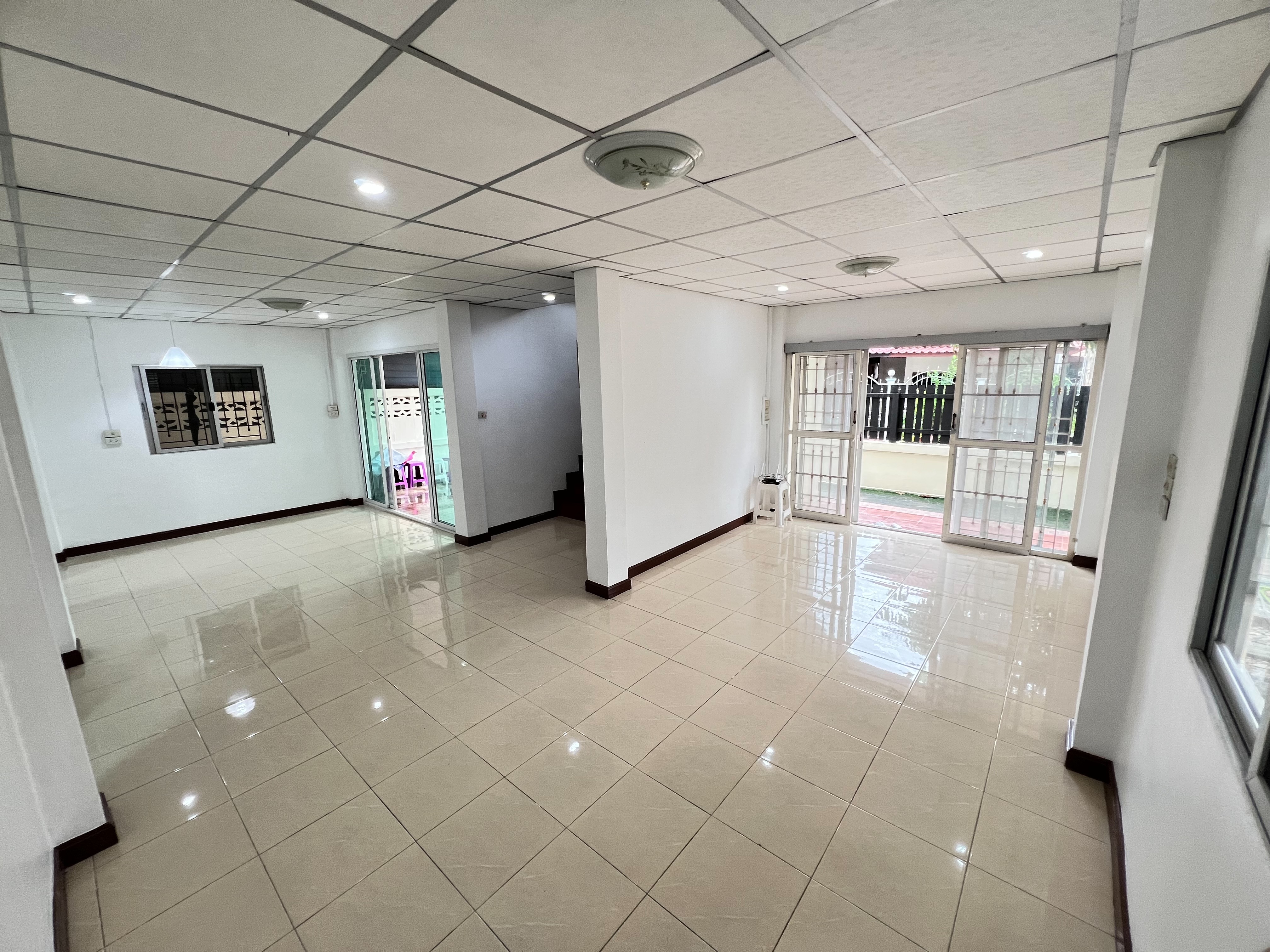 ขายด่วน! บ้านเดี่ยวรีโนเวตใหม่ทั้งหลัง ทำเลดี ซ.เพชรเกษม 69 เขตบางแค กรุงเทพ