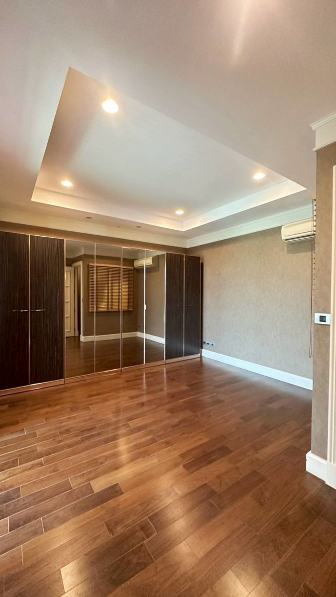 ขายทาวน์โฮมเอกมัยราคาดีที่สุดติดต่อผึ้งรติ0619419639