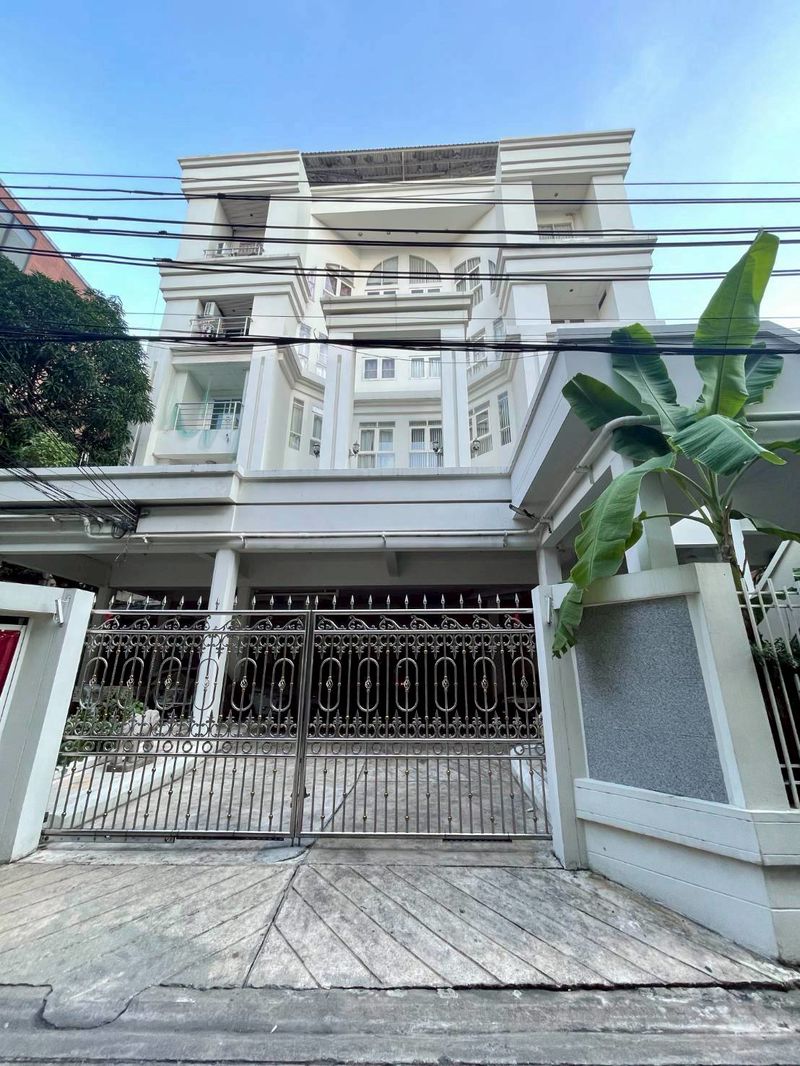 ขายที่ดินพร้อมอพาร์ทเม้นท์และบ้าน 6 ชั้น ทำเลดี ตรงข้าม#kingpower #ราคาดีทำเลดี ติดต่อผึ้งรติ 0619419639