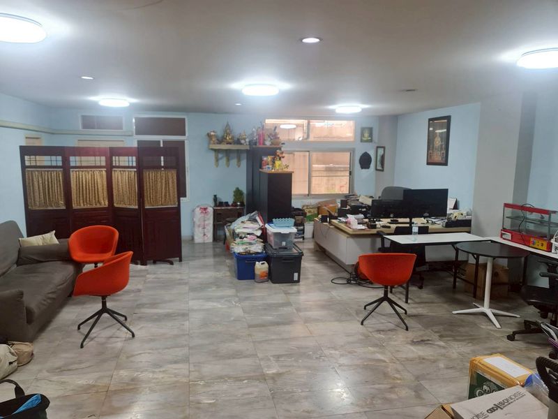 ขายที่ดินพร้อมอพาร์ทเม้นท์และบ้าน 6 ชั้น ทำเลดี ตรงข้าม#kingpower #ราคาดีทำเลดี ติดต่อผึ้งรติ 0619419639