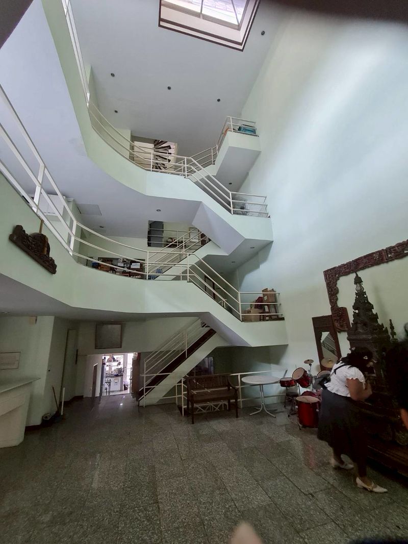 ขายที่ดินพร้อมอพาร์ทเม้นท์และบ้าน 6 ชั้น ทำเลดี ตรงข้าม#kingpower #ราคาดีทำเลดี ติดต่อผึ้งรติ 0619419639