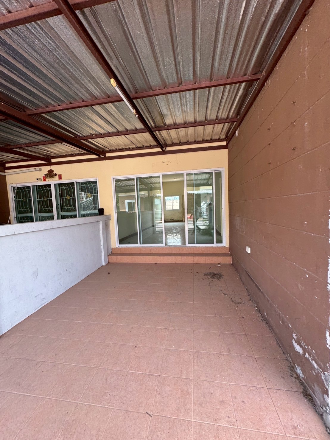 ขายบ้านแฝด หมู่บ้านนราสิริ ซอยทรัพย์ธานี อำเภอปลวกแดง จังหวัดระยอง