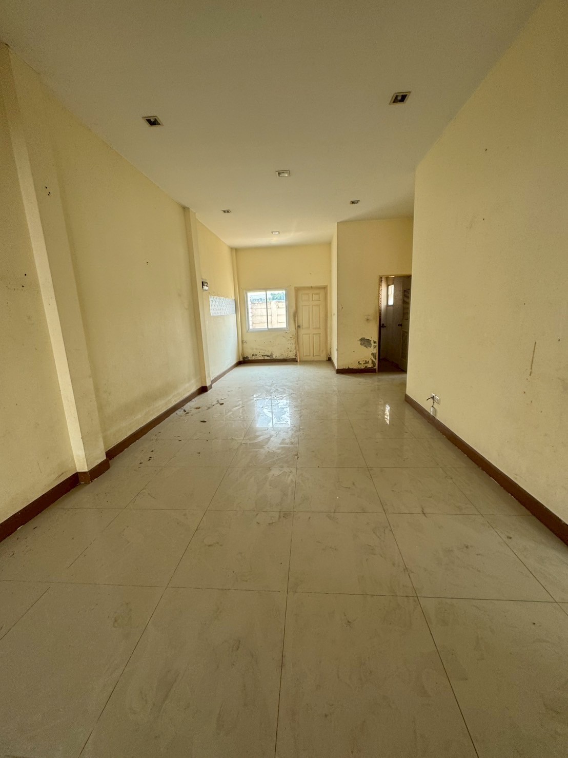 ขายบ้านแฝด หมู่บ้านนราสิริ ซอยทรัพย์ธานี อำเภอปลวกแดง จังหวัดระยอง