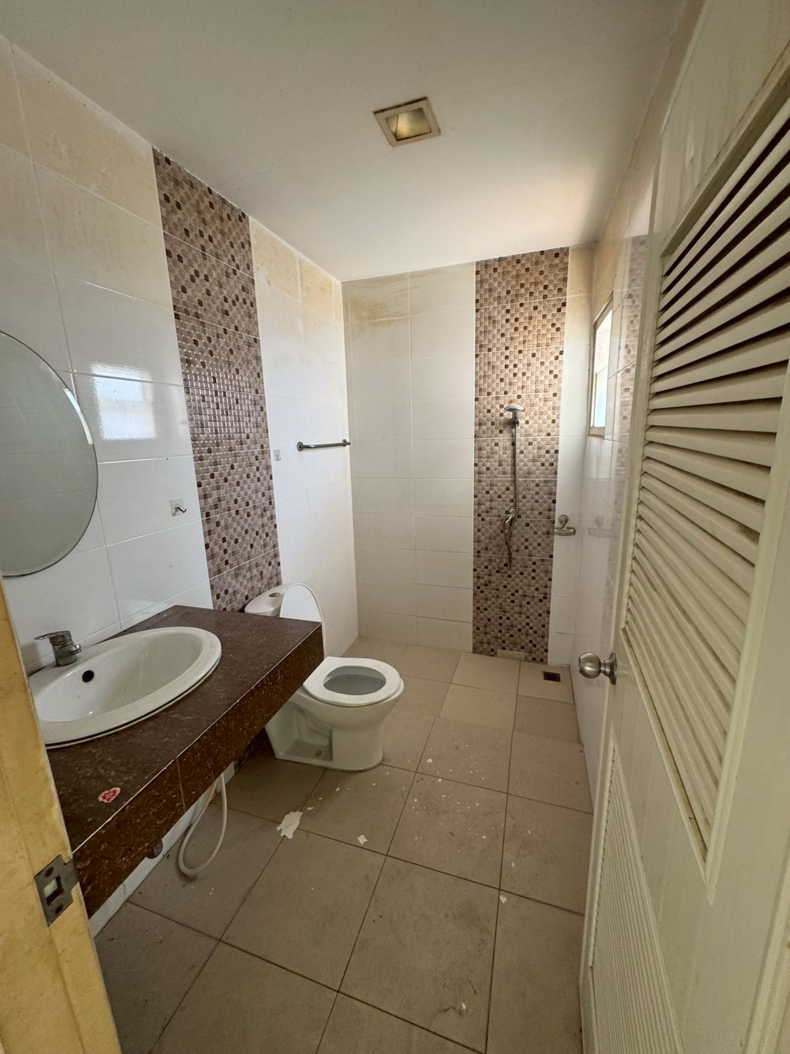 ขายบ้านแฝด หมู่บ้านนราสิริ ซอยทรัพย์ธานี อำเภอปลวกแดง จังหวัดระยอง