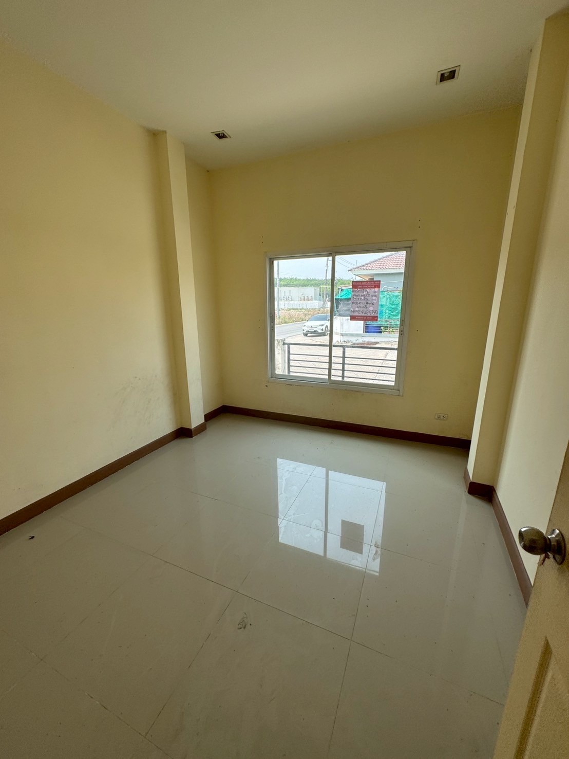 ขายบ้านแฝด หมู่บ้านนราสิริ ซอยทรัพย์ธานี อำเภอปลวกแดง จังหวัดระยอง