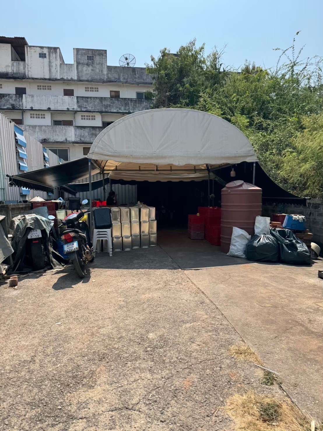 ขายอาคารพาณิชย์ 3 ชั้น  2 คูหา ติดถนนสายขอนแก่น - เหล่านาดี  จังหวัดขอนแก่น 