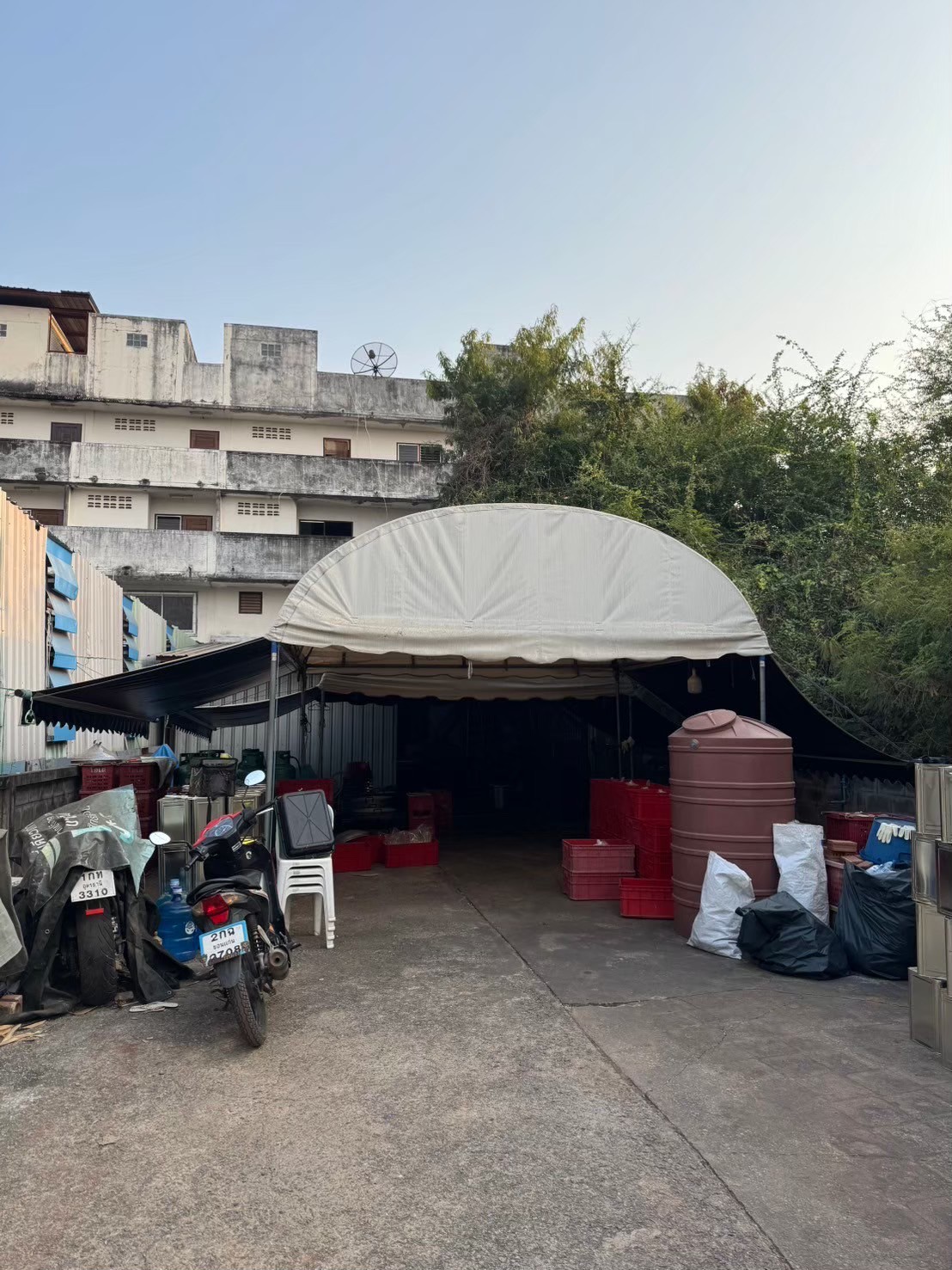 ขายอาคารพาณิชย์ 3 ชั้น  2 คูหา ติดถนนสายขอนแก่น - เหล่านาดี  จังหวัดขอนแก่น 