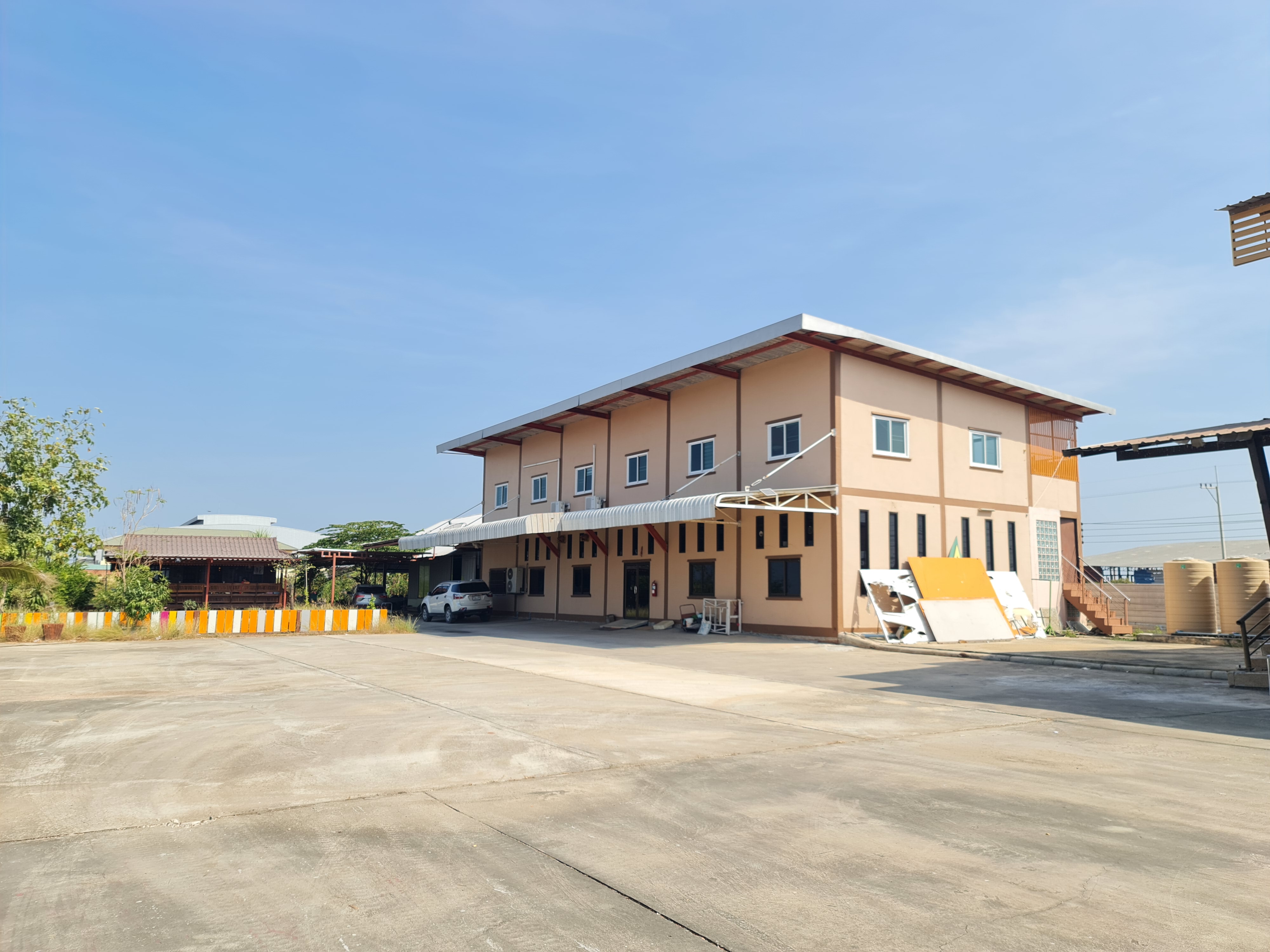 ขายที่ดินพร้อมสิ่งปลูกสร้าง จังหวัดสมุทรสงคราม ทำเลดี ติดถนนพระราม2