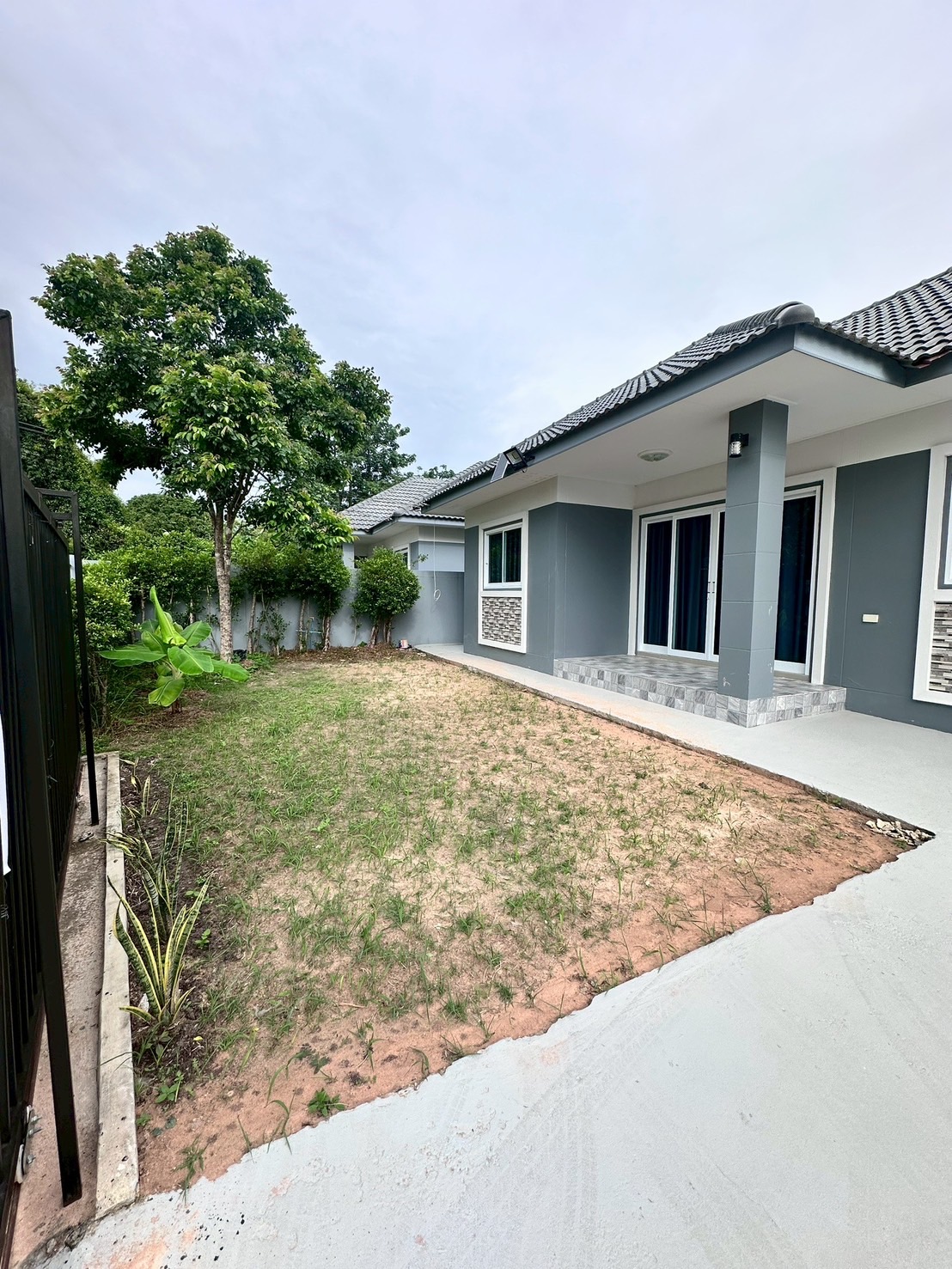 ขายบ้านเดี่ยวทำเลดี  หมู่บ้านขามเทิง  เมืองอุบลราชธานี  จ.อุบลราชธานี  วางเงินจองเพียง 5000 บาท  ยื่้นกู้ไม่ผ่าน  คืนเงินจอง 100% เพื่อนบ้านดี  ใกล้ความสะดวก 