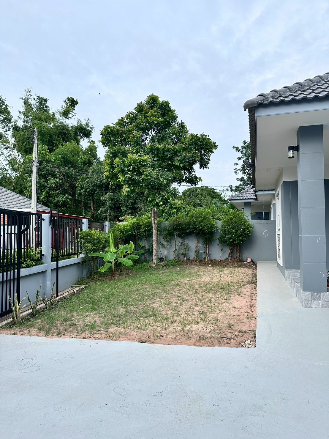 ขายบ้านเดี่ยวทำเลดี  หมู่บ้านขามเทิง  เมืองอุบลราชธานี  จ.อุบลราชธานี  วางเงินจองเพียง 5000 บาท  ยื่้นกู้ไม่ผ่าน  คืนเงินจอง 100% เพื่อนบ้านดี  ใกล้ความสะดวก 