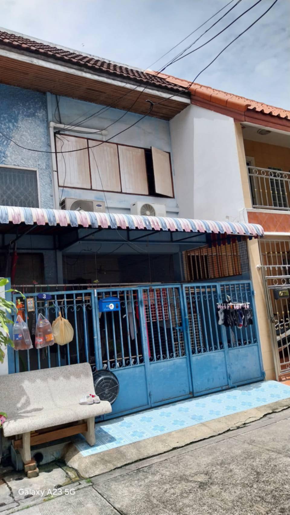 ขายทาวน์เฮาส์ 2 ชั้น  ทำเลดี   ใกล้สี่แยก แคราย ถนนติวานนท์  ปากเกร็ด  จ.นนทบุรี