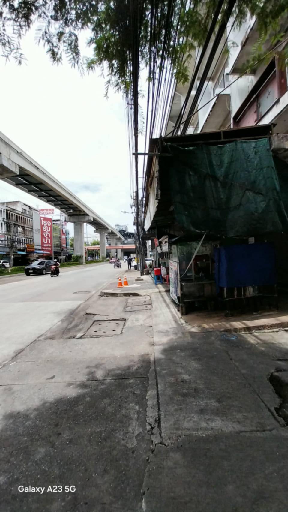 ขายทาวน์เฮาส์ 2 ชั้น  ทำเลดี   ใกล้สี่แยก แคราย ถนนติวานนท์  ปากเกร็ด  จ.นนทบุรี