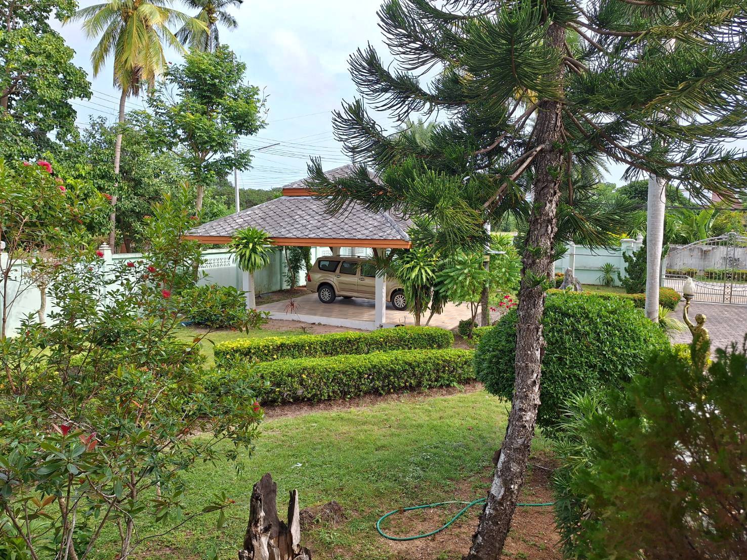 ขายที่ดินพร้อมสิ่งปลูกสร้าง ทำเลดี อำเภอสัตหีบ จังหวัดชลบุรี 