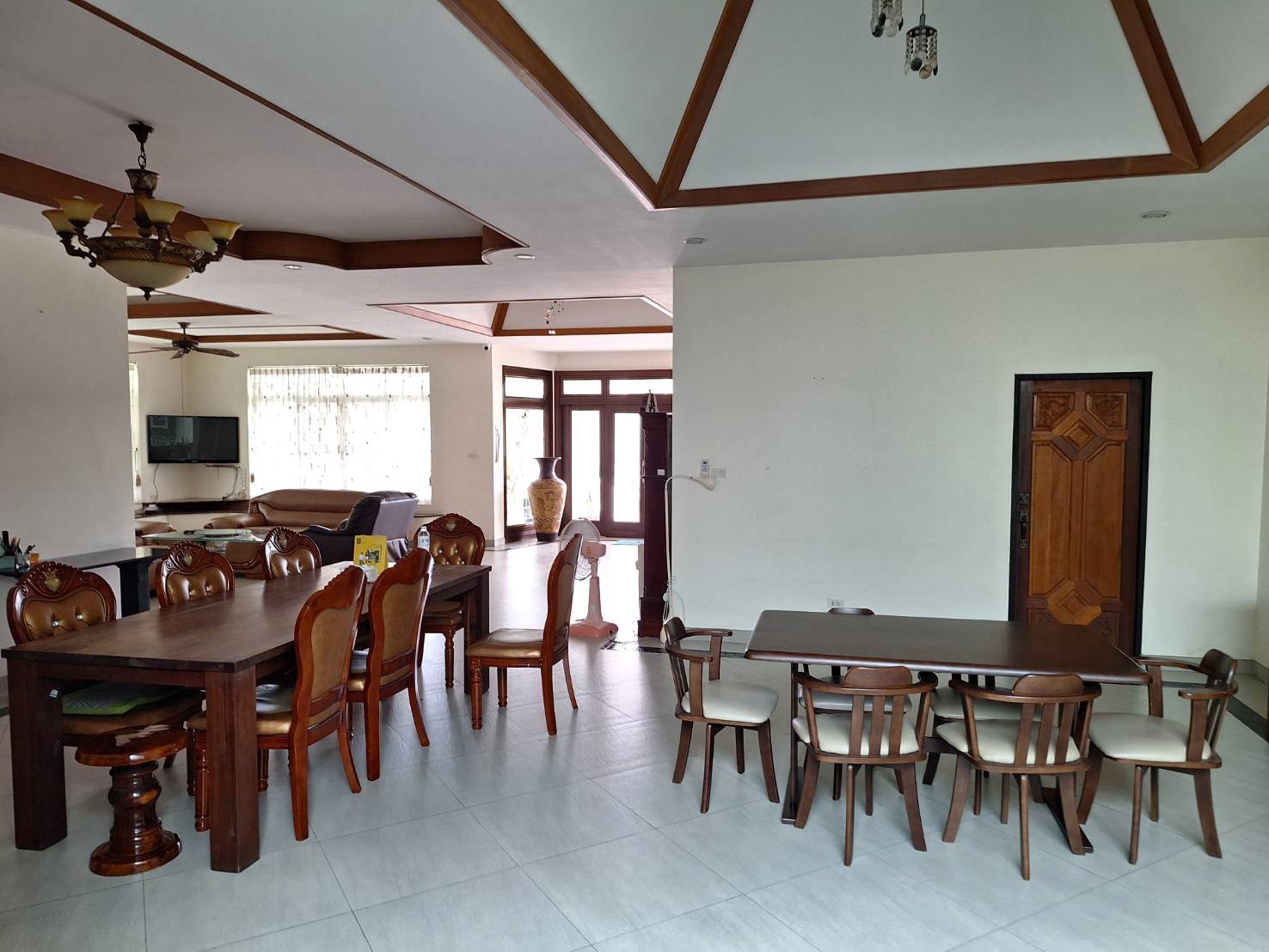 ขายที่ดินพร้อมสิ่งปลูกสร้าง ทำเลดี อำเภอสัตหีบ จังหวัดชลบุรี 