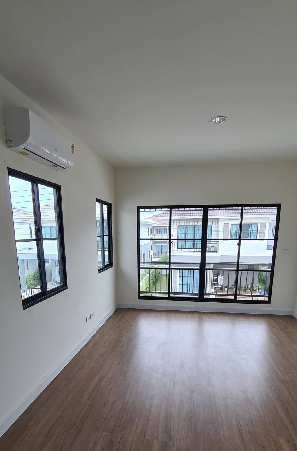 ขายบ้านแฝด 2 ชี้น (สไตส์บ้านเดี่ยว) โครงการ มารวยริเวอร์ไซด์ บางปะกง จ.ฉะเชิงเทรา