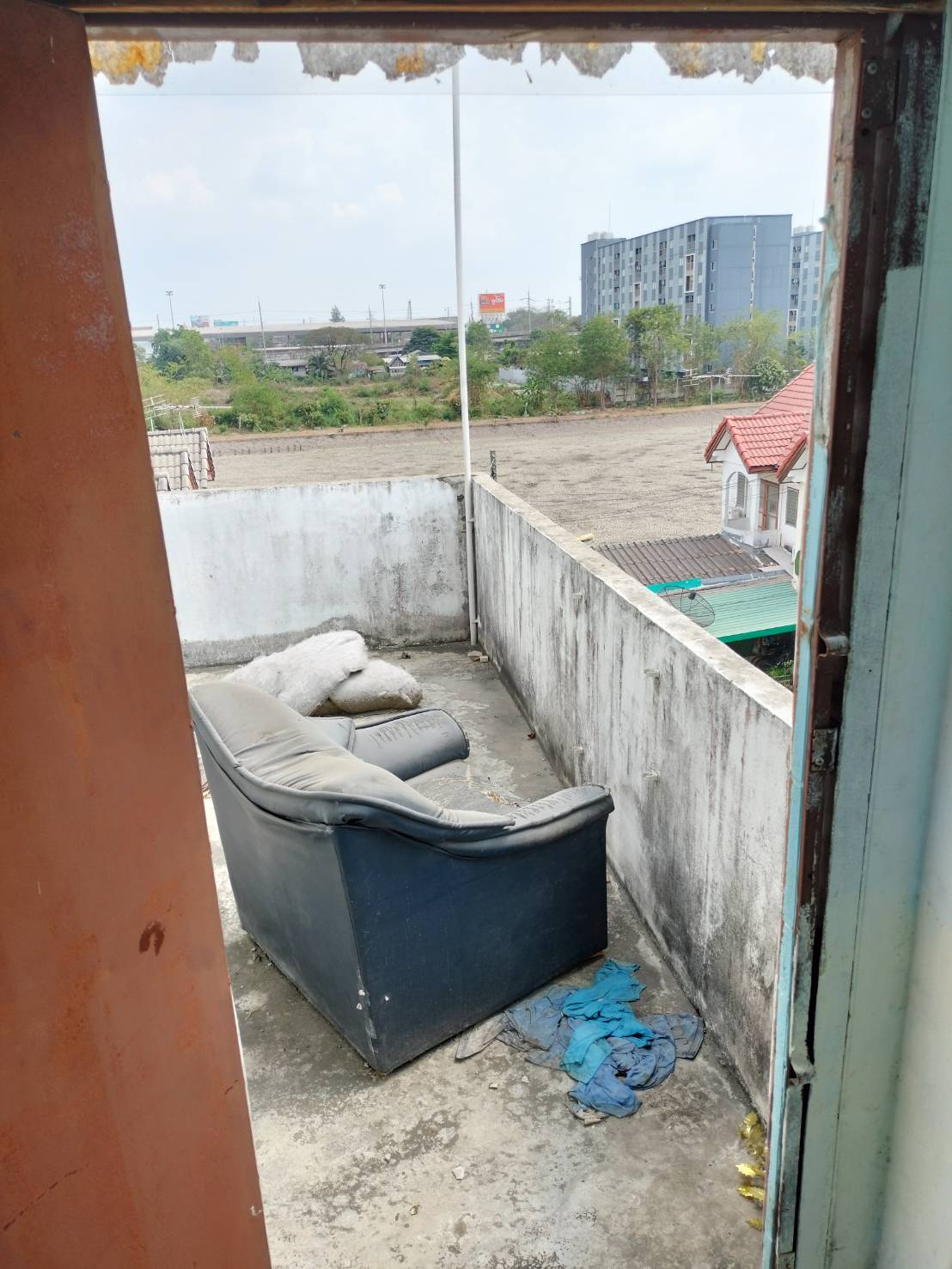 ขายอาคารพาณิชย์ 3 ชั้นครึ่ง หัวมุม  ทำเลทอง  อำเภอธัญบุรี จังหวัดปทุมธานี