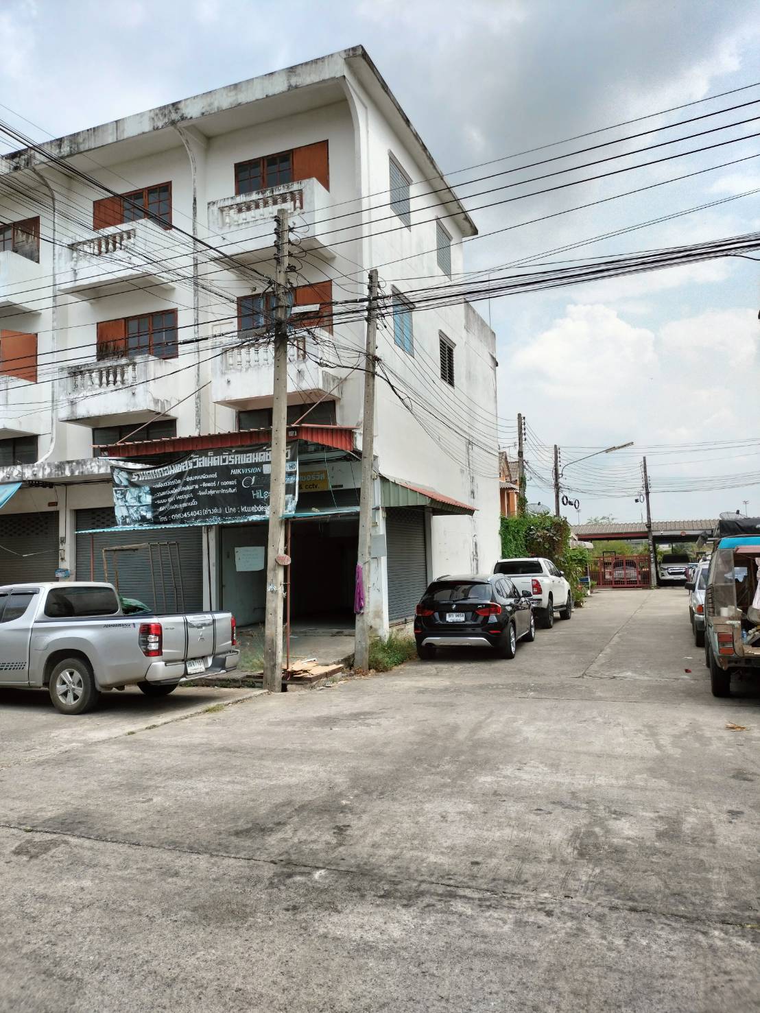 ขายอาคารพาณิชย์ 3 ชั้นครึ่ง หัวมุม  ทำเลทอง  อำเภอธัญบุรี จังหวัดปทุมธานี