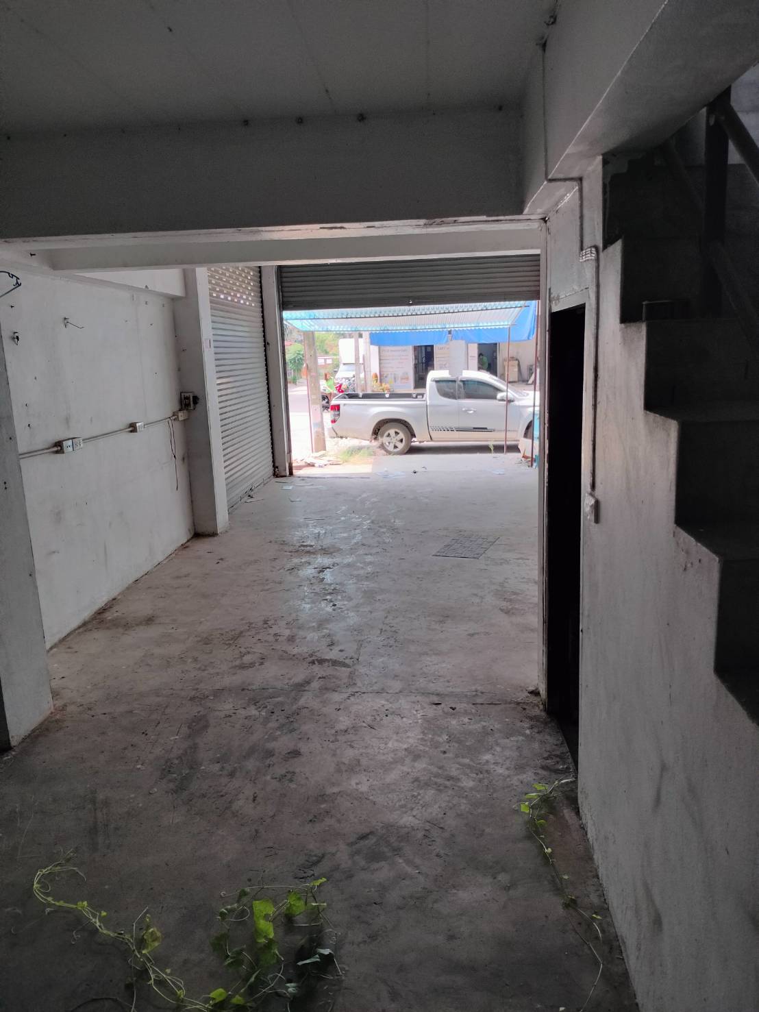 ขายอาคารพาณิชย์ 3 ชั้นครึ่ง หัวมุม  ทำเลทอง  อำเภอธัญบุรี จังหวัดปทุมธานี