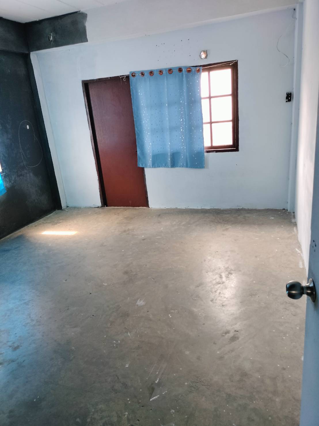 ขายอาคารพาณิชย์ 3 ชั้นครึ่ง หัวมุม  ทำเลทอง  อำเภอธัญบุรี จังหวัดปทุมธานี