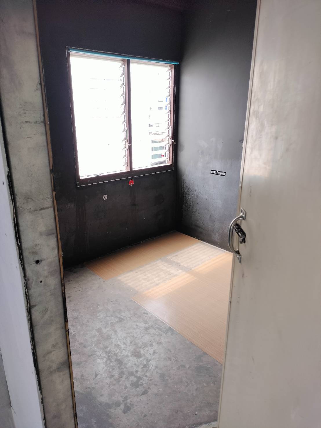 ขายอาคารพาณิชย์ 3 ชั้นครึ่ง หัวมุม  ทำเลทอง  อำเภอธัญบุรี จังหวัดปทุมธานี