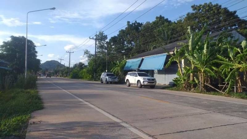 ขายให้เช่า หรือแลกเปลี่ยน ที่ดินเปล่า 3 ห้อง ติดถนนสายสะพานพร้าว ห่างจากศาลากลางจังหวัดประมาณ 2 กม. จังหวัดพัทลุง