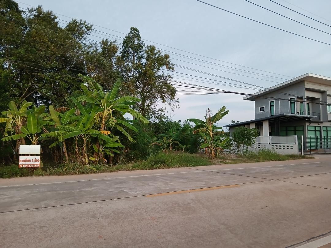 ขายให้เช่า หรือแลกเปลี่ยน ที่ดินเปล่า 3 ห้อง ติดถนนสายสะพานพร้าว ห่างจากศาลากลางจังหวัดประมาณ 2 กม. จังหวัดพัทลุง