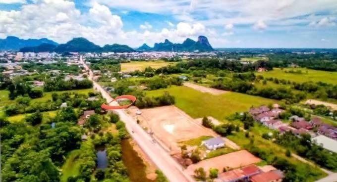 ขายให้เช่า หรือแลกเปลี่ยน ที่ดินเปล่า 3 ห้อง ติดถนนสายสะพานพร้าว ห่างจากศาลากลางจังหวัดประมาณ 2 กม. จังหวัดพัทลุง