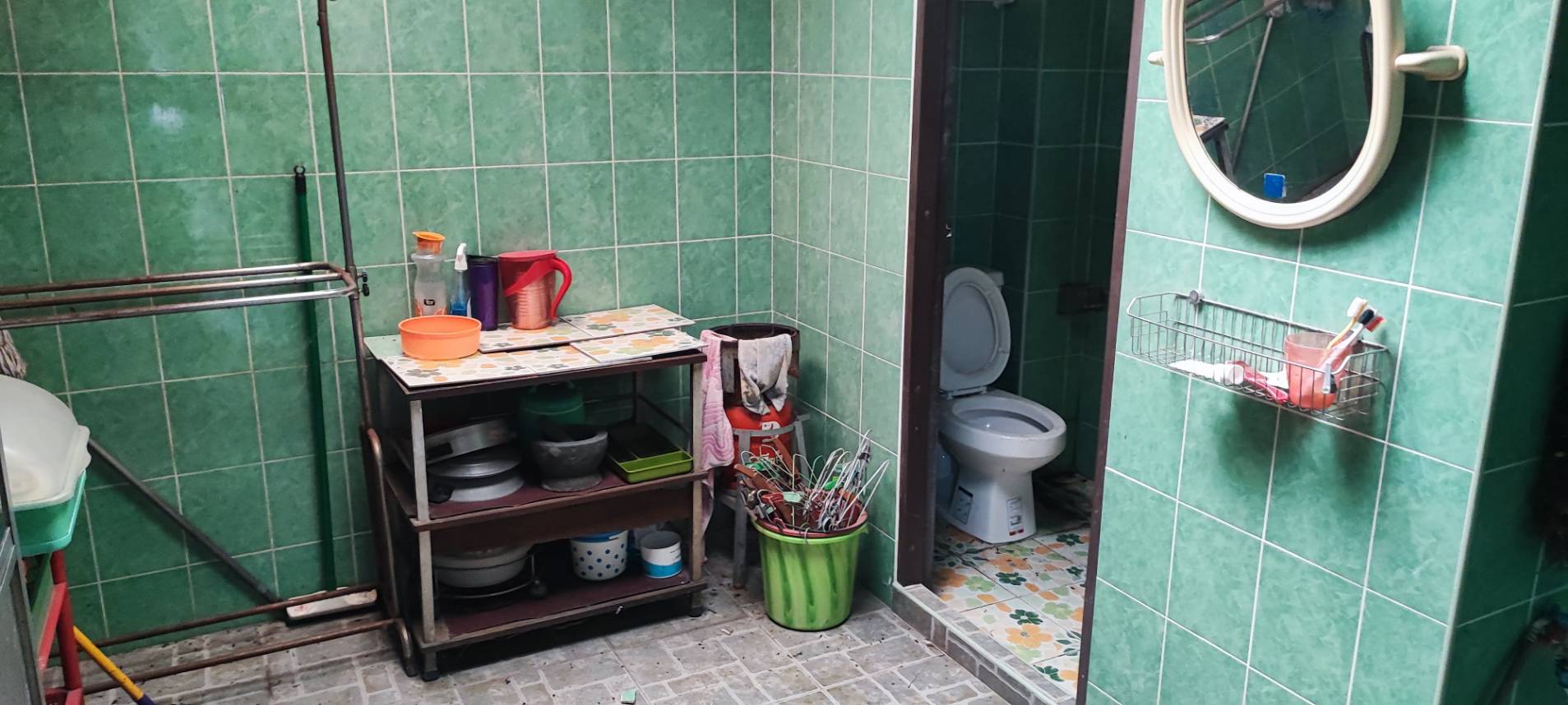 ขายอาคารพาณิชย์ 3 ชั้น พร้อมชั้นลอยเเละดาดฟ้า  เขตสาทร จังหวัดกรุงเทพมหานคร