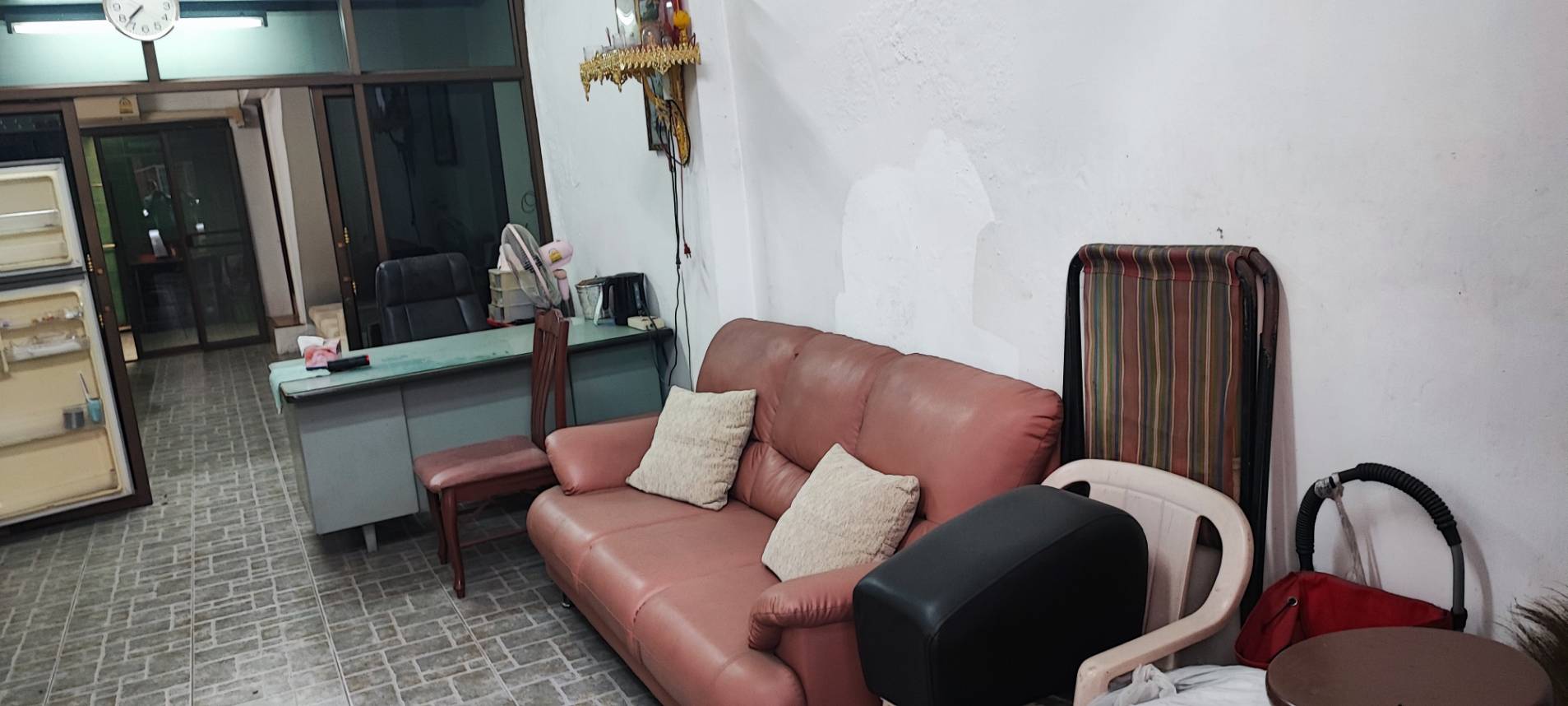 ขายอาคารพาณิชย์ 3 ชั้น พร้อมชั้นลอยเเละดาดฟ้า  เขตสาทร จังหวัดกรุงเทพมหานคร