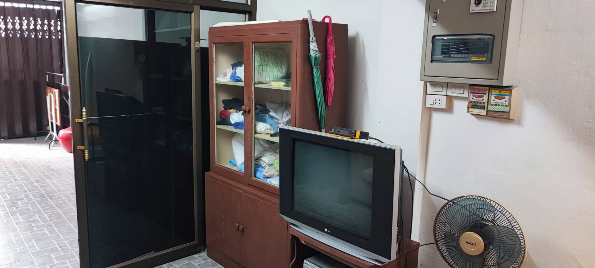 ขายอาคารพาณิชย์ 3 ชั้น พร้อมชั้นลอยเเละดาดฟ้า  เขตสาทร จังหวัดกรุงเทพมหานคร