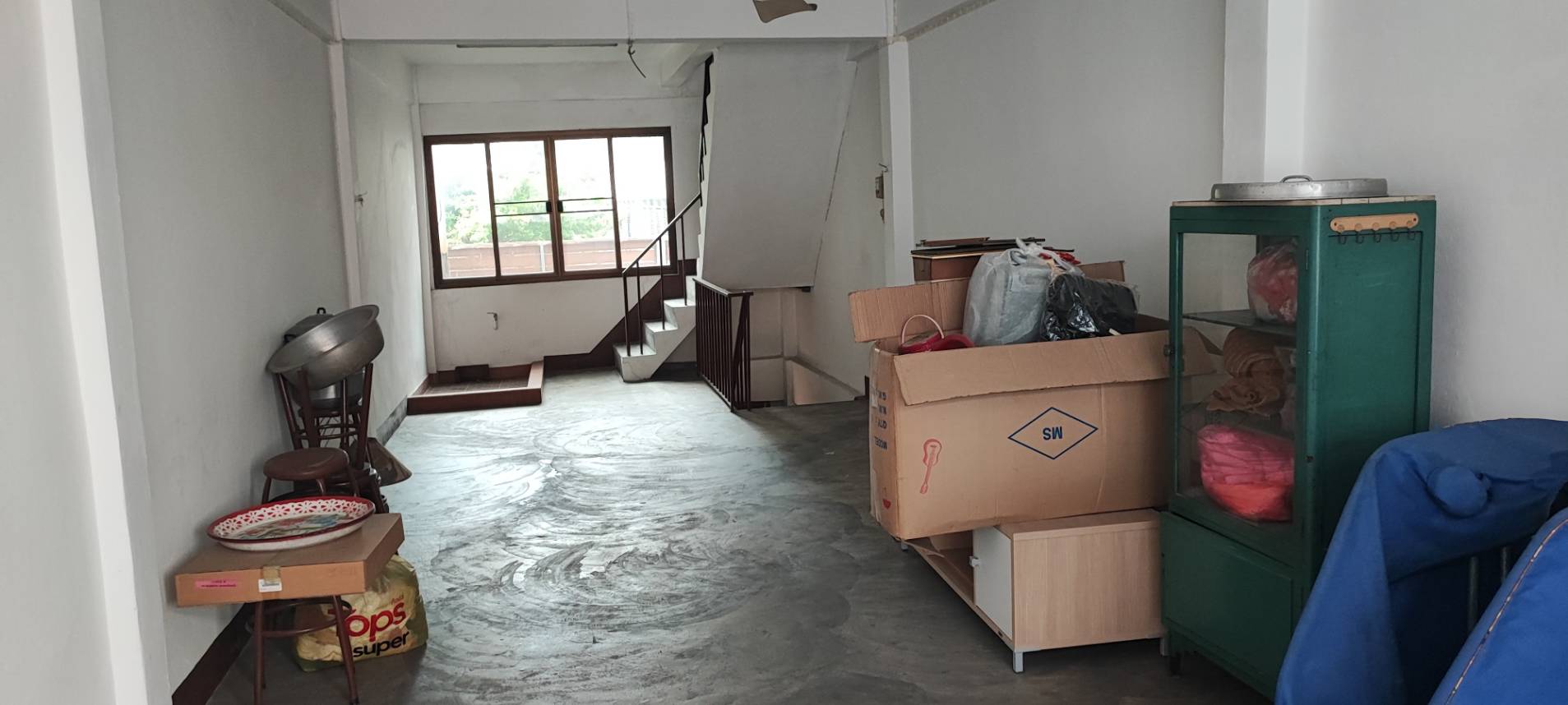 ขายอาคารพาณิชย์ 3 ชั้น พร้อมชั้นลอยเเละดาดฟ้า  เขตสาทร จังหวัดกรุงเทพมหานคร