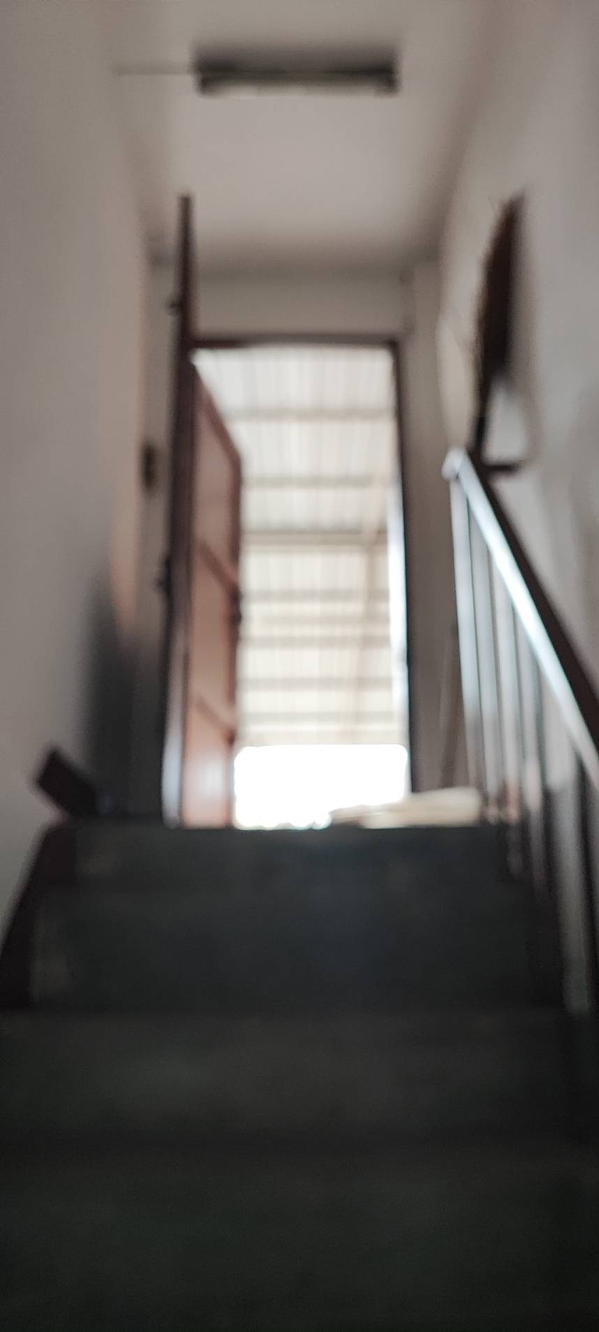 ขายอาคารพาณิชย์ 3 ชั้น พร้อมชั้นลอยเเละดาดฟ้า  เขตสาทร จังหวัดกรุงเทพมหานคร