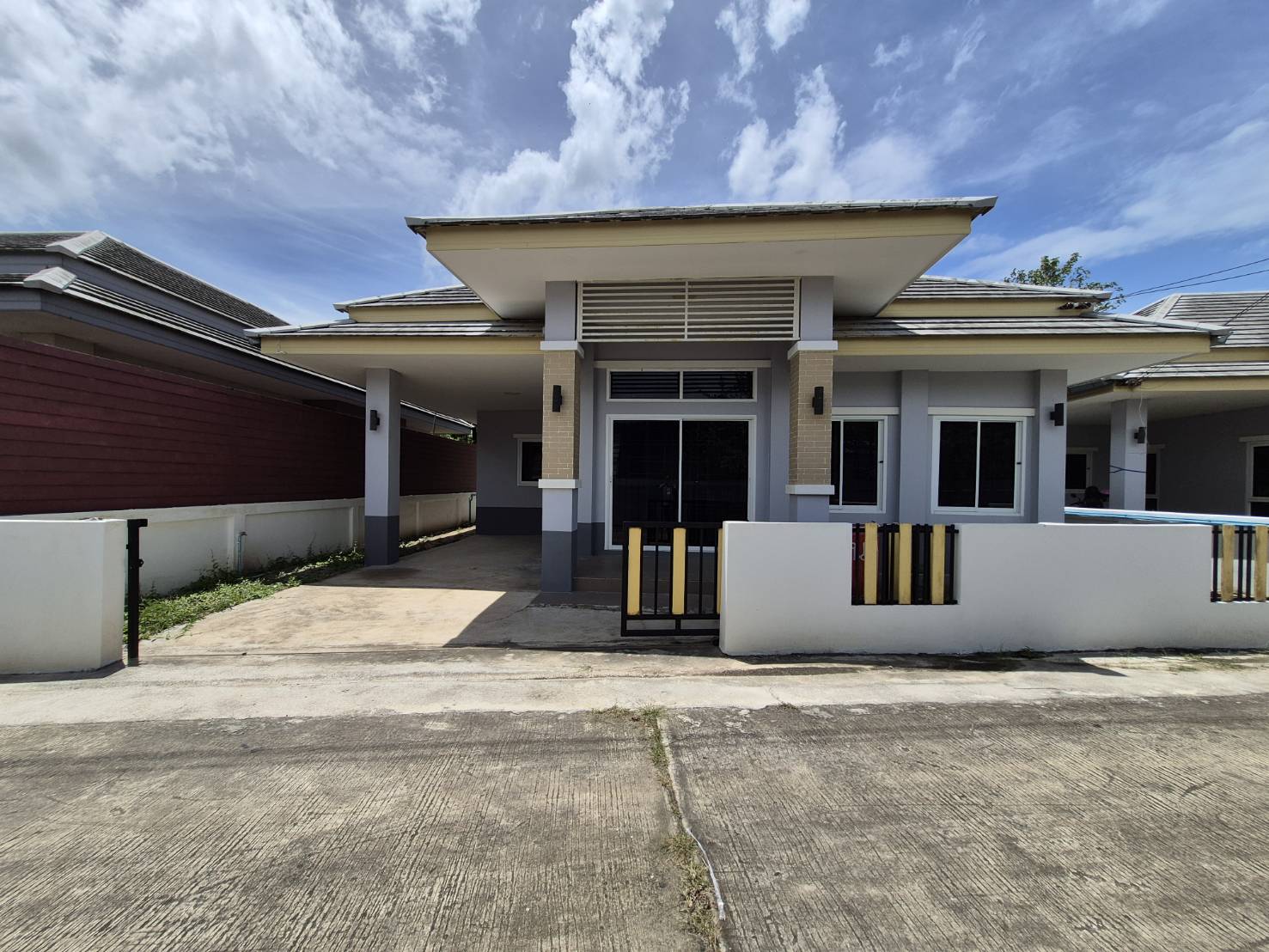 ขายบ้านเดี่ยวชั้นเดียว ทำเลดี  อำเภอพนัสนิคม จังหวัดชลบุรี