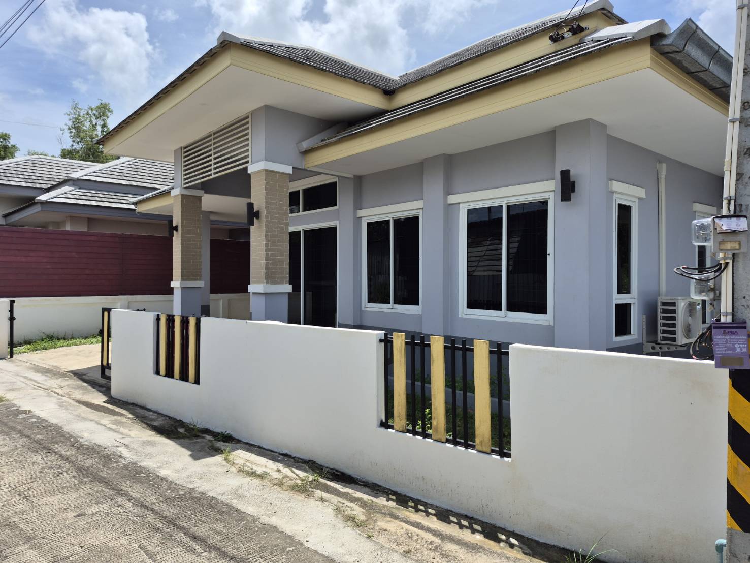 ขายบ้านเดี่ยวชั้นเดียว ทำเลดี  อำเภอพนัสนิคม จังหวัดชลบุรี