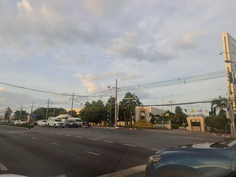 ขายที่ดินหายาก!! ติดทะเลหัวหิน ทำเลพรีเมียม ใกล้แค่ 50 เมตรจากชายหาด ราคาดีทำเลดีติดต่อผึ้งรติ โทร 061-9419-639