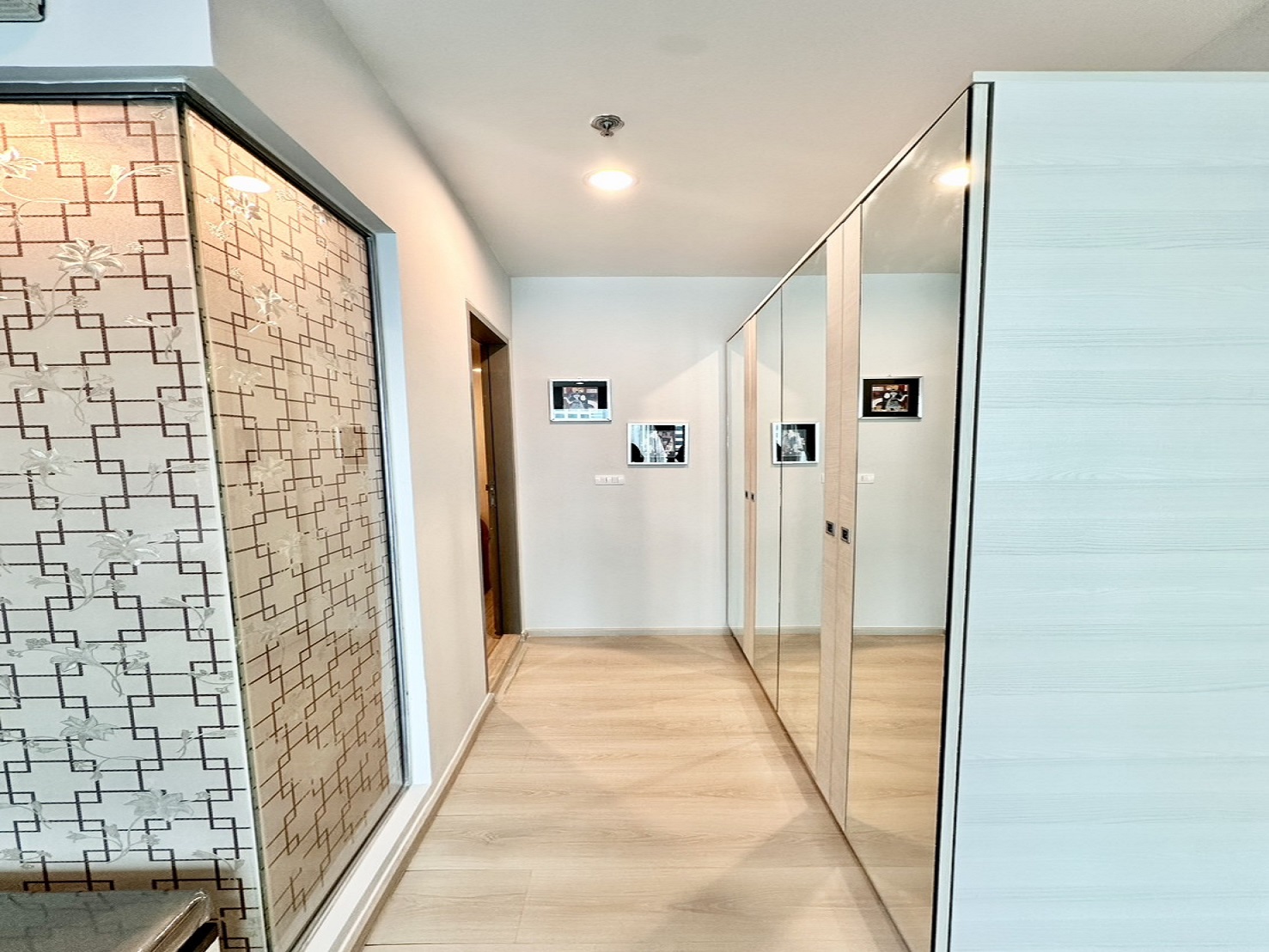 ให้เช่าไลฟ์ รัชดาภิเษก คอนโดวิวเมือง มีระเบียง มีเฟอร์นิเจอร์และเครื่องใช้ไฟฟ้าครบ สามารถย้ายเข้าอยู่ได้เลย ใกล้ MRT ห้วยขวาง โรงเรียน ห้างสรรพสินค้า