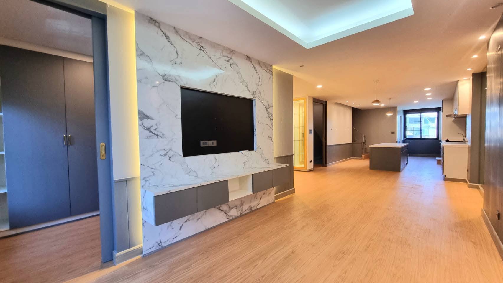 #ขายอาคารพาณิชย์ 4.5 ชั้น ใจกลางเมือง รีโนเวทใหม่ สวยพร้อมอยู่ เขตปทุมวัน จังหวัดกรุงเทพมหานคร