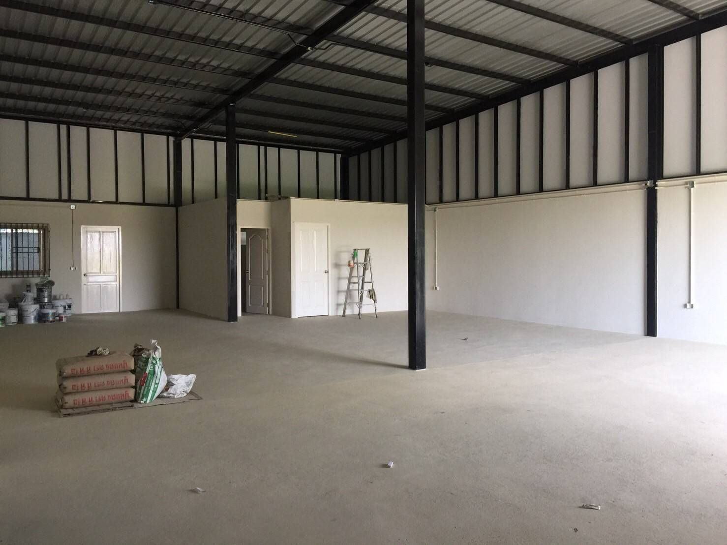 ให้เช่าพื้นที่โกดัง โรงงาน สำนักงาน ใกล้รถไฟฟ้าสายสีม่วง บน ถ.บ้านกล้วย-ไทรน้อย นนทบุรี 