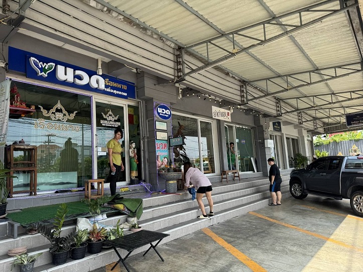 ให้เช่า พื้นที่ ห้องร้านค้า/ออฟฟิศ  โครงการโกลเด้นเจด สุวรรณภูมิ  