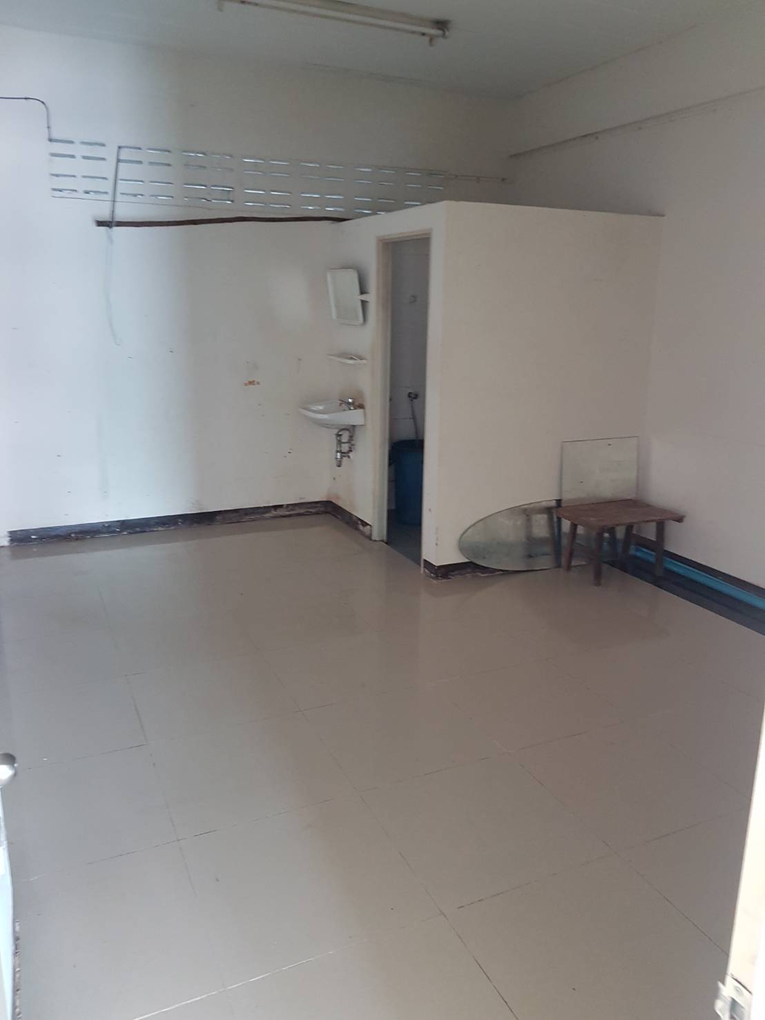 ให้เช่า พื้นที่ ห้องร้านค้า/ออฟฟิศ  โครงการโกลเด้นเจด สุวรรณภูมิ  